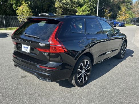 Used 2025 Volvo XC60 B5 Plus image 10