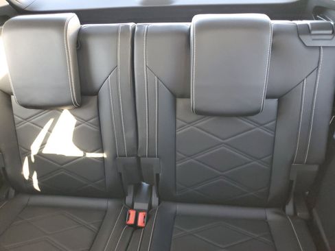 Used 2024 Volkswagen Atlas SE image 23