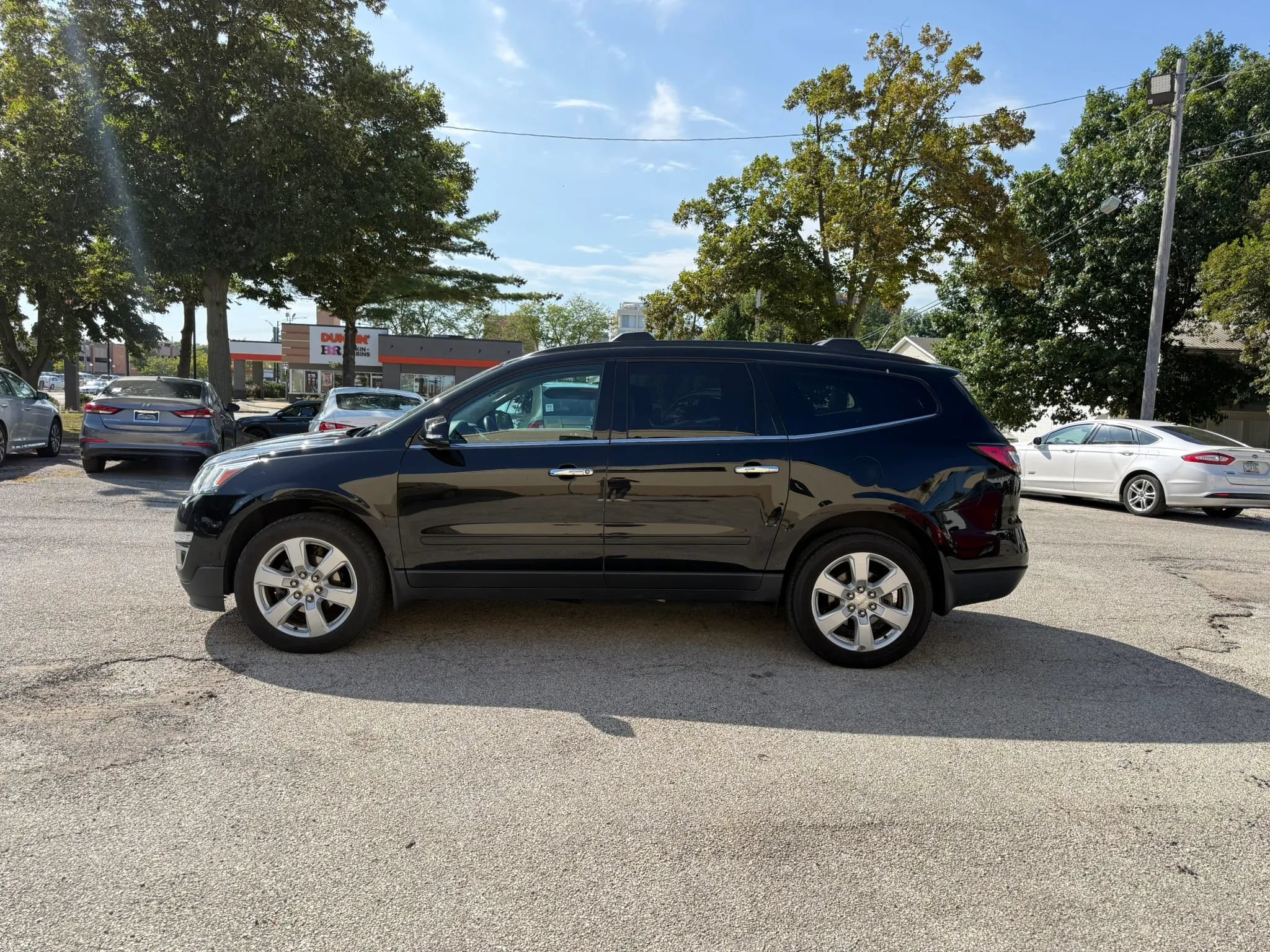 Used 2017 Chevrolet Traverse LT w/ Style and Technology Package AWD/4WD image 4