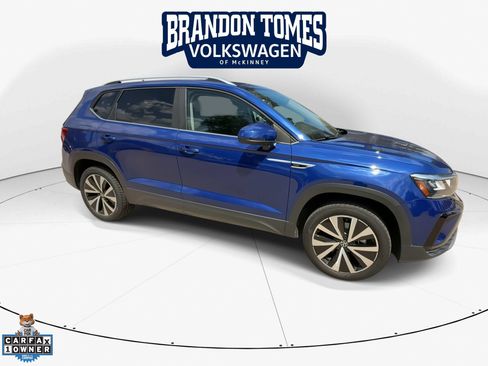 Used 2023 Volkswagen Taos SE w/ Panoramic Sunroof Package FWD image 10