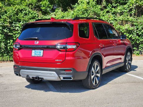 Used 2025 Honda Pilot Touring image 6
