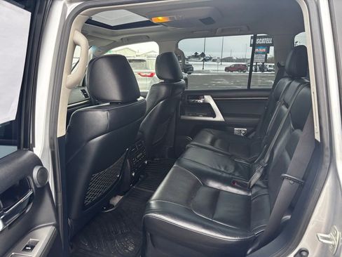Used 2014 Toyota Land Cruiser Base image 25