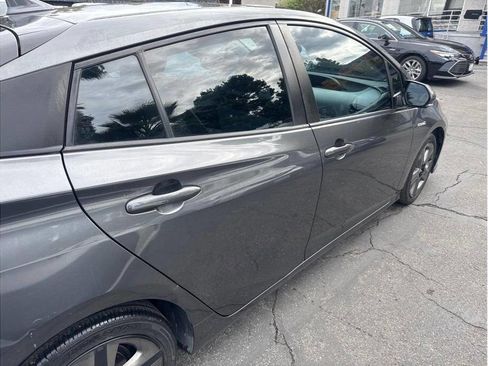 Used 2019 Toyota Prius XLE image 16