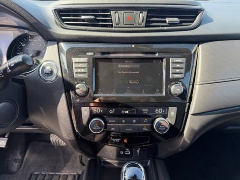 Used 2019 Nissan Rogue SV AWD/4WD image 7