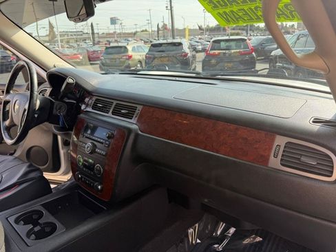 Used 2014 Chevrolet Tahoe LT RWD image 26