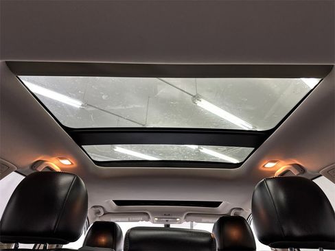 Used 2020 Nissan Pathfinder Platinum image 23