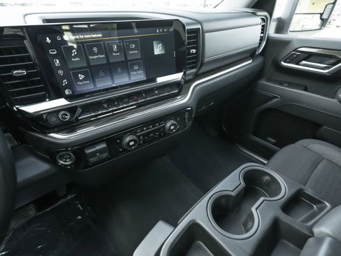 Used 2025 Chevrolet Silverado 2500 LT w/ Convenience Package image 9