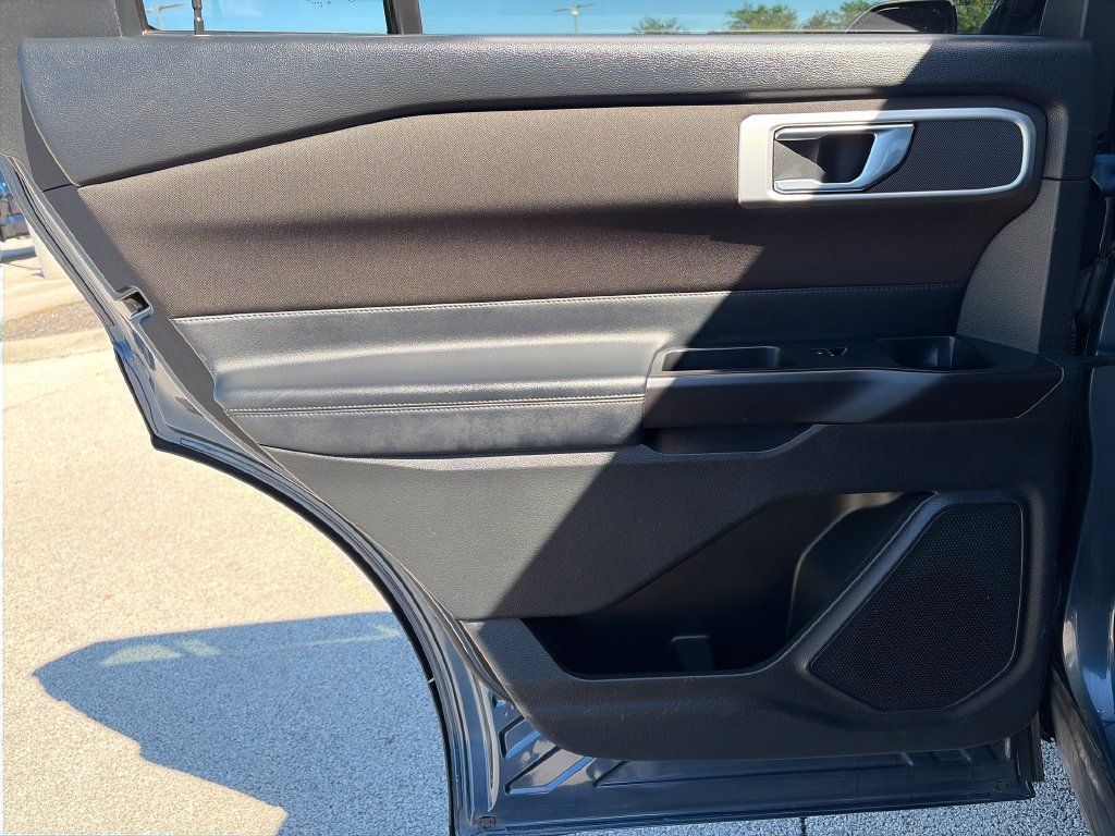 Used 2020 Ford Explorer XLT AWD/4WD image 28