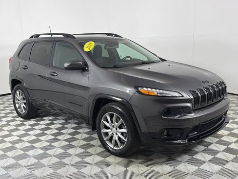 Used 2018 Jeep Cherokee Latitude image 3