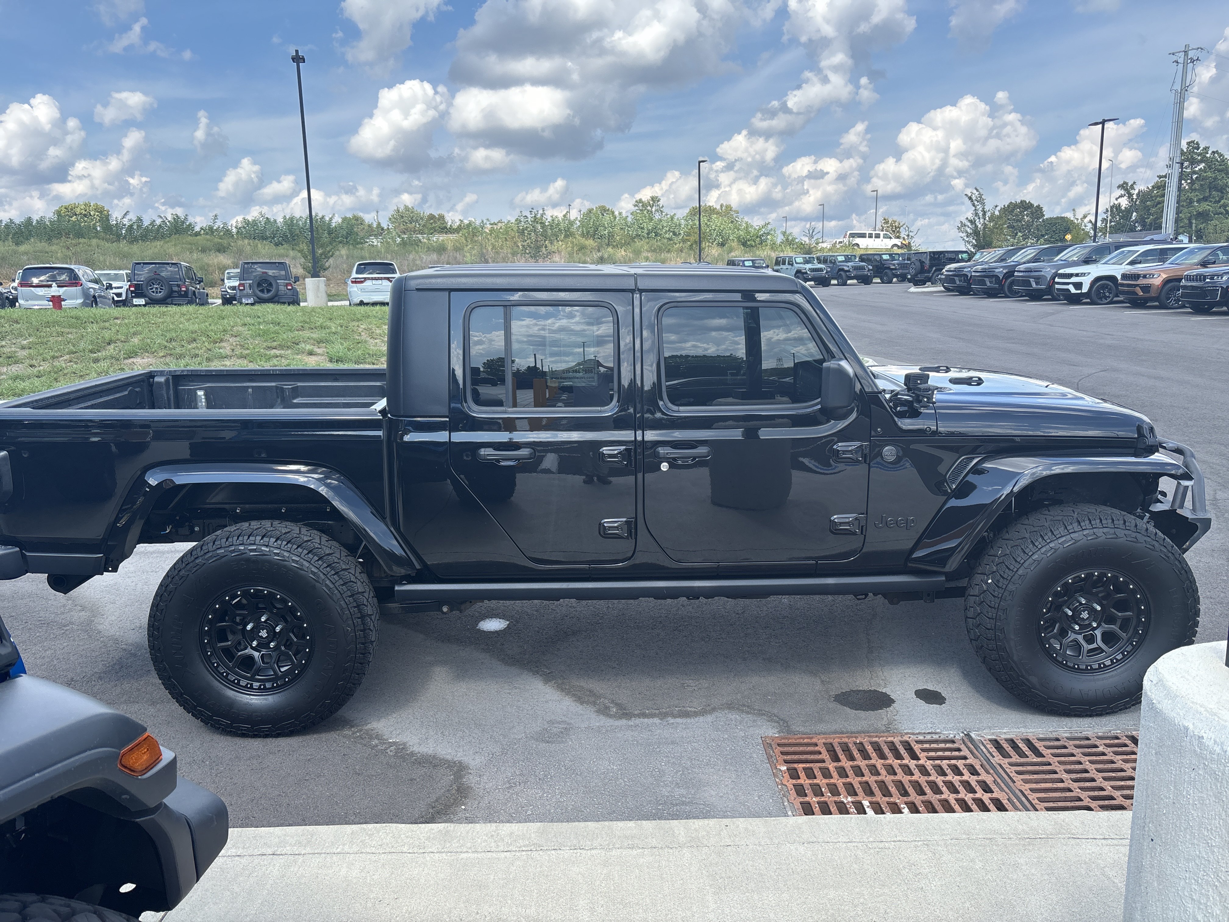 Used 2024 Jeep Gladiator Sport AWD/4WD image 7