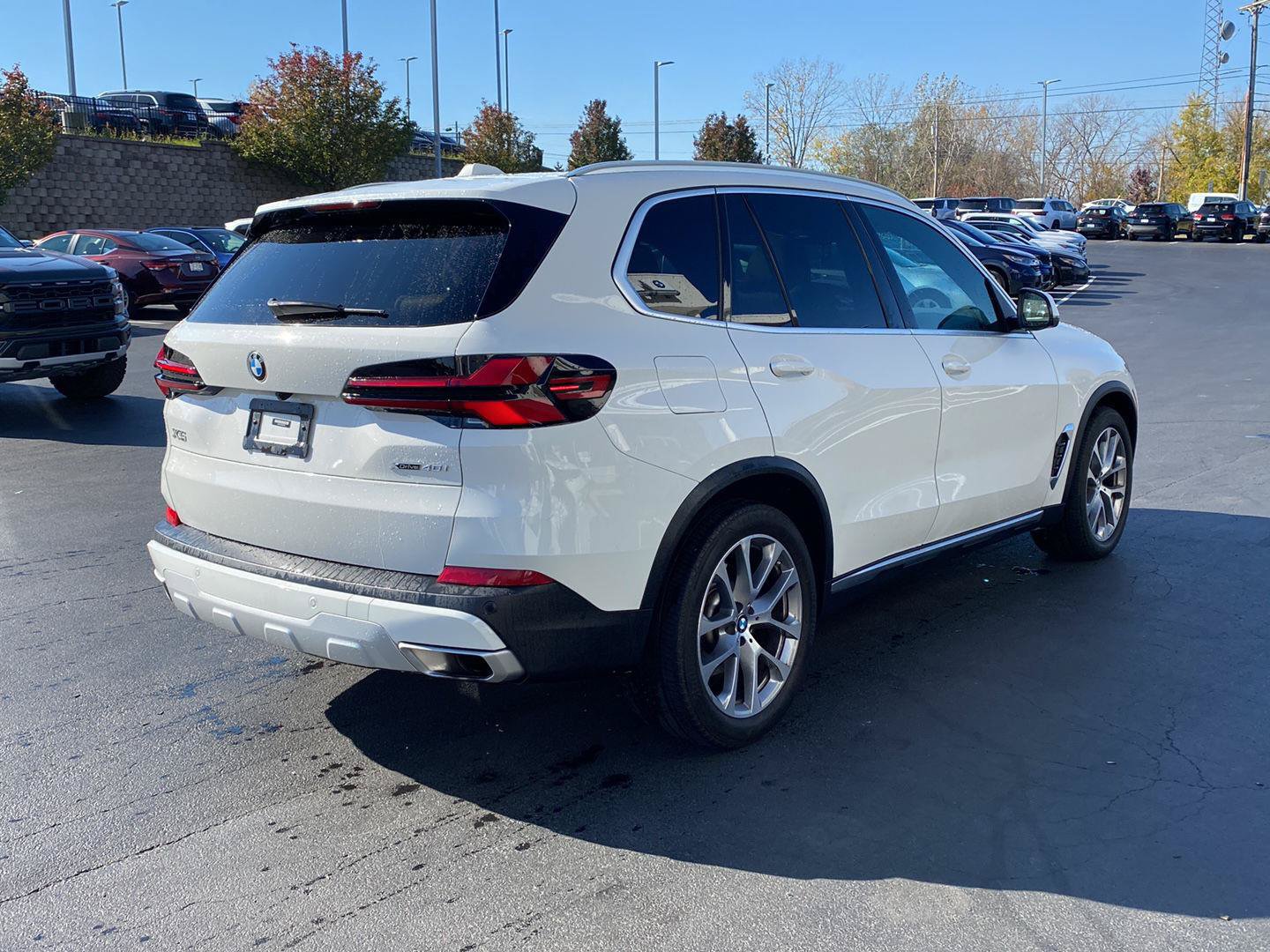 Used 2024 BMW X5 xDrive40i w/ Premium Package AWD/4WD image 3