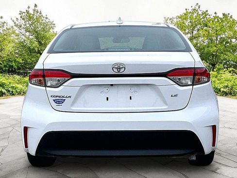 Used 2023 Toyota Corolla LE FWD image 5
