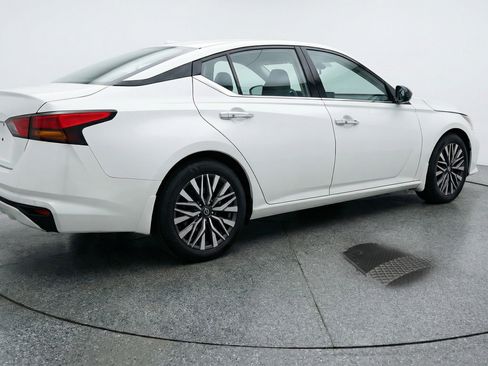 Used 2025 Nissan Altima 2.5 SV image 9