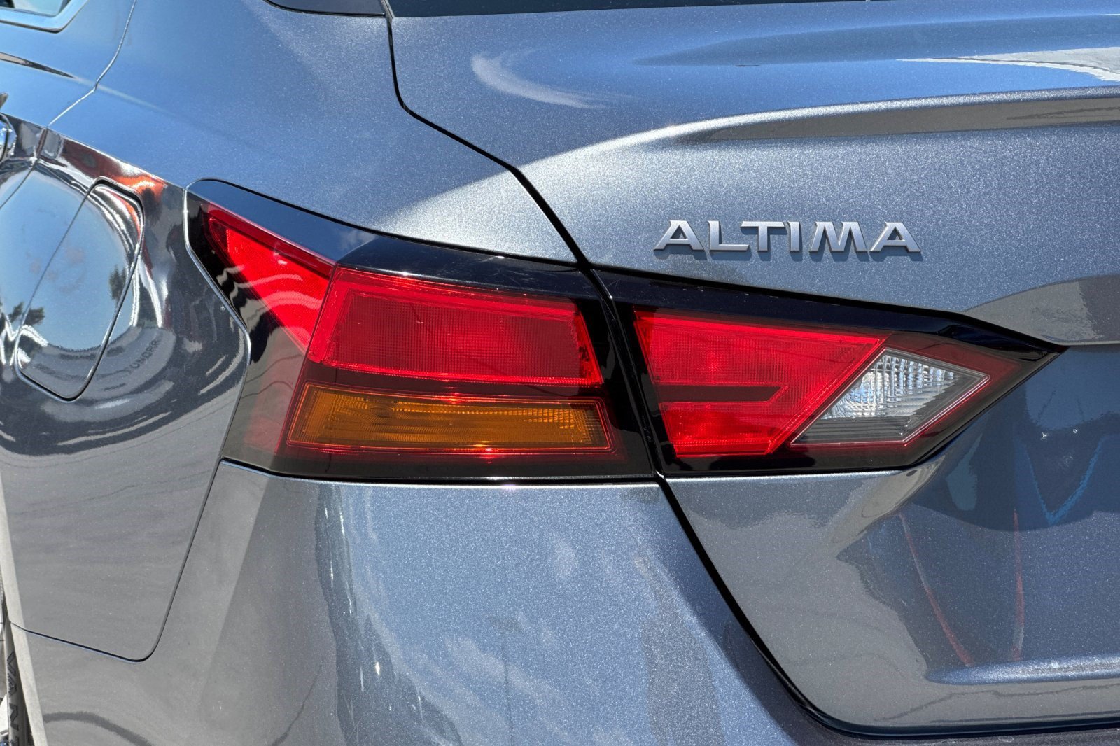 Used 2025 Nissan Altima 2.5 SV FWD image 29