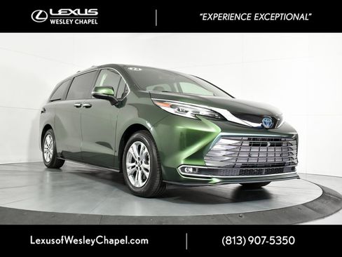 Used 2023 Toyota Sienna Platinum image 1