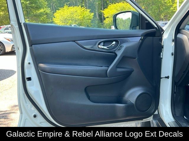 Used 2017 Nissan Rogue SV AWD/4WD image 13
