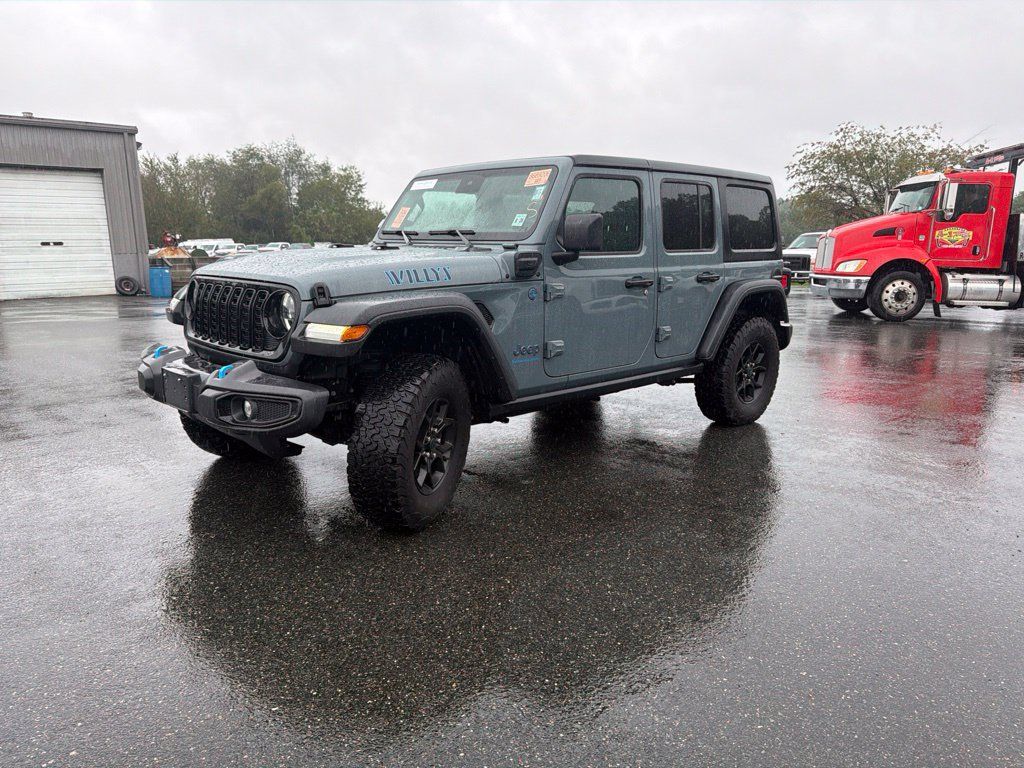 Used 2024 Jeep Wrangler Unlimited AWD/4WD image 3