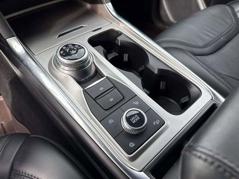 Used 2020 Ford Explorer Platinum w/ Premium Technology Package image 19