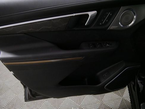 Used 2025 Buick Enclave Avenir image 12