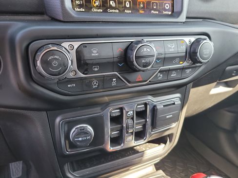 Used 2023 Jeep Gladiator Overland image 22