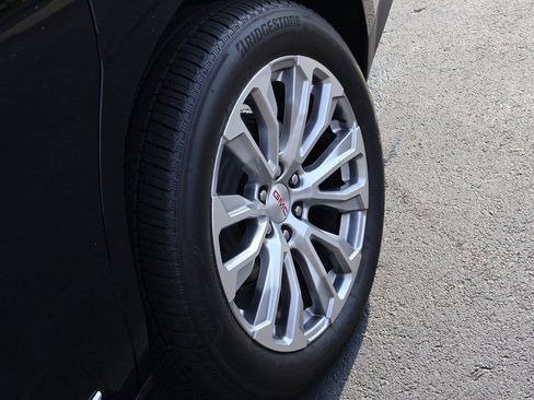 Used 2024 GMC Yukon Denali w/ Denali Reserve Package image 43