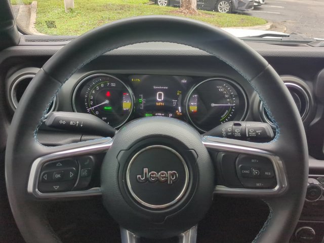 Used 2023 Jeep Wrangler Unlimited Rubicon 4xe AWD/4WD image 29