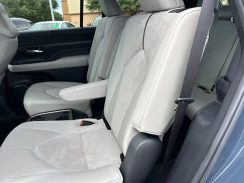 Used 2024 Toyota Grand Highlander AWD Hybrid image 13