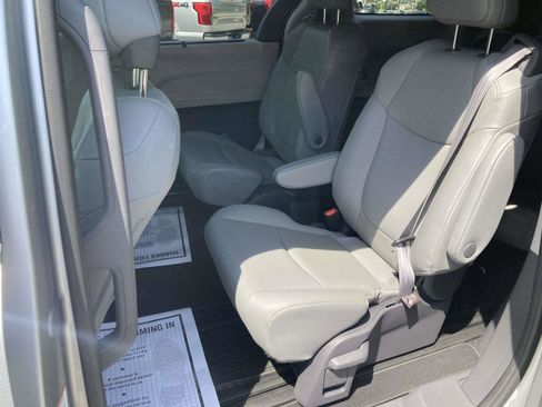 Used 2021 Toyota Sienna XLE w/ XLE Plus Package FWD image 16