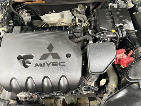 Used 2016 Mitsubishi Outlander SE image 25