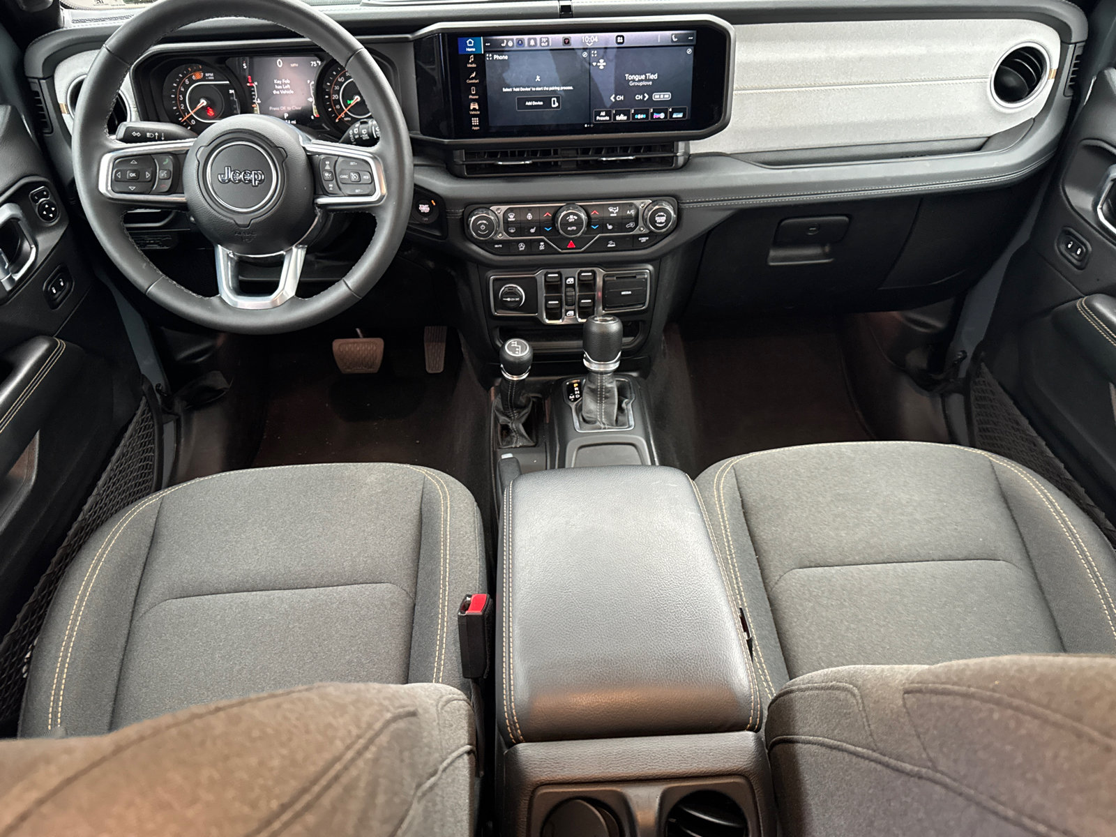 Used 2026 Jeep Wrangler Unlimited Sahara AWD/4WD image 22