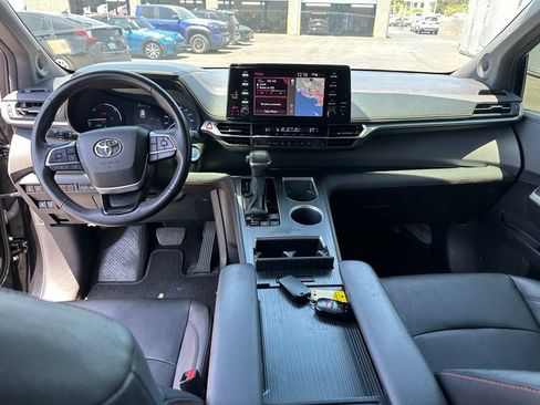 Used 2024 Toyota Sienna XSE w/ XSE Plus Package FWD image 11