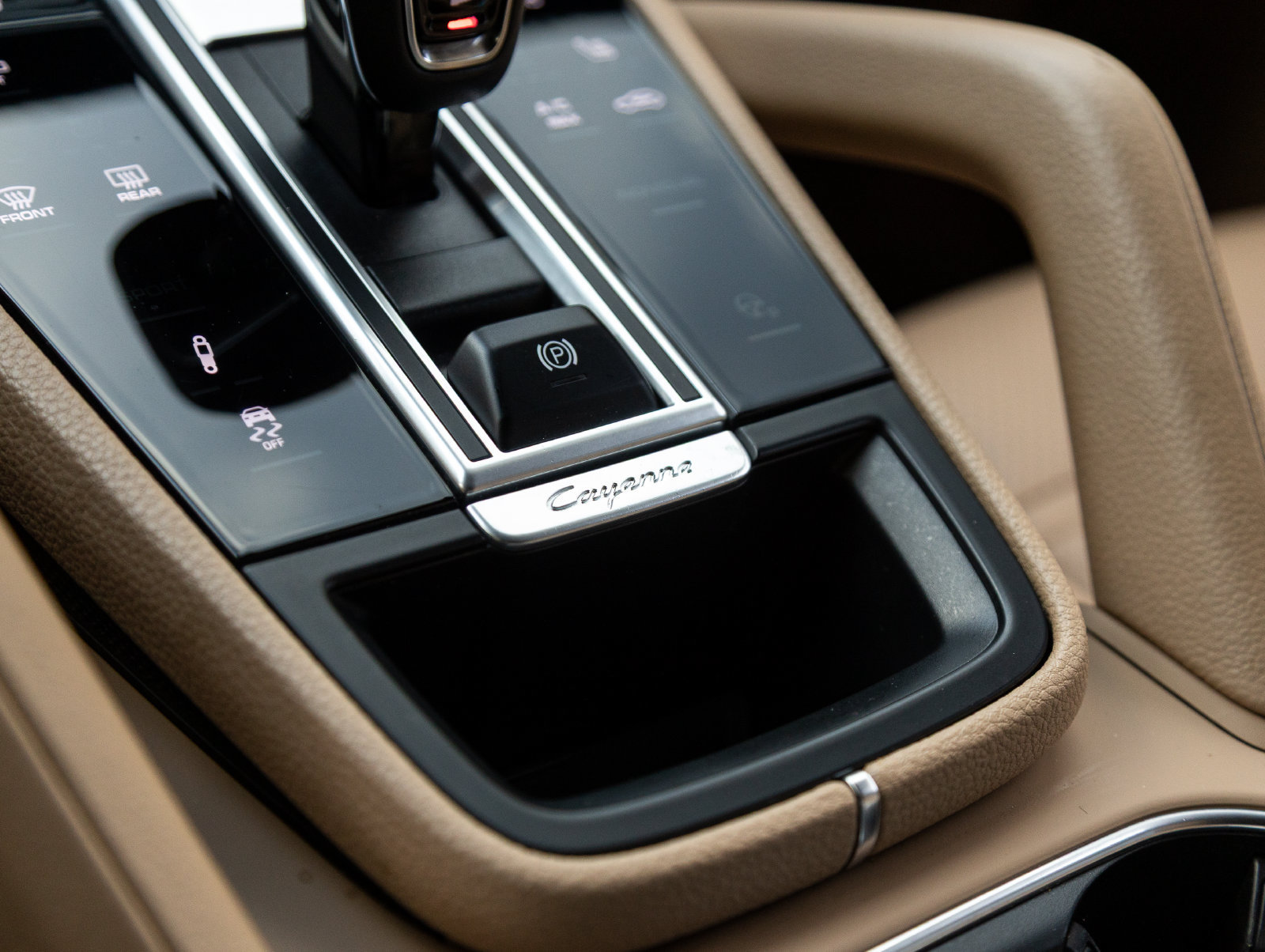 Certified 2023 Porsche Cayenne Coupe AWD/4WD image 28