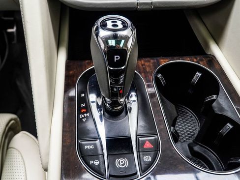 Used 2021 Bentley Bentayga AWD/4WD image 24