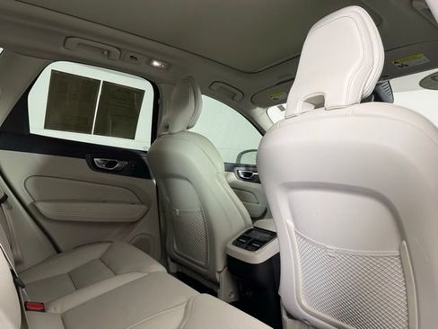 Used 2022 Volvo XC60 B6 Inscription w/ Advanced Package image 29