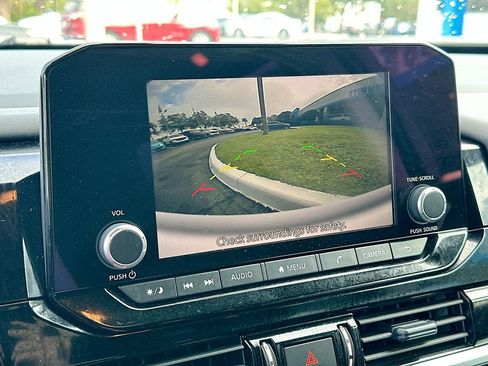 Used 2025 Nissan Pathfinder SV image 14