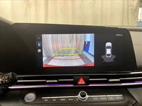 Used 2022 Hyundai Elantra Limited image 19