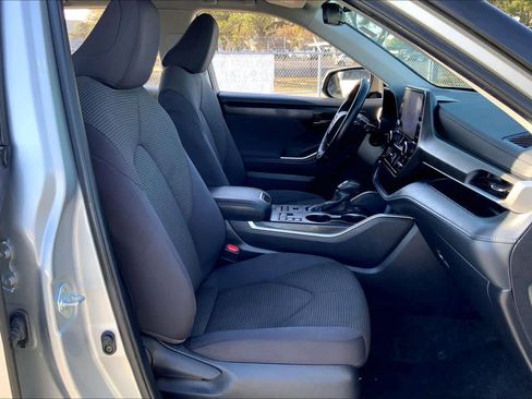 Certified 2024 Toyota Highlander LE image 9