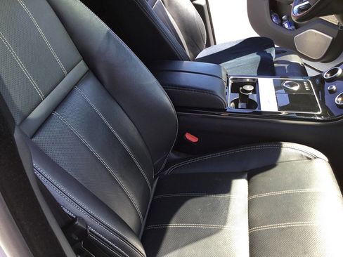 Used 2018 Land Rover Range Rover Velar S image 24
