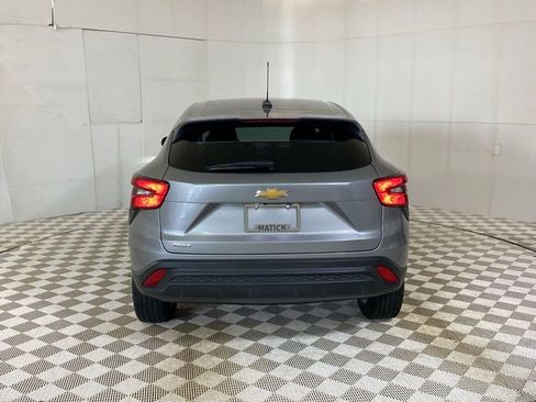 Used 2024 Chevrolet Trax LS w/ LS Convenience Package FWD image 18