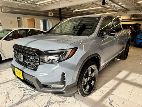 Used 2025 Honda Ridgeline Black Edition image 3