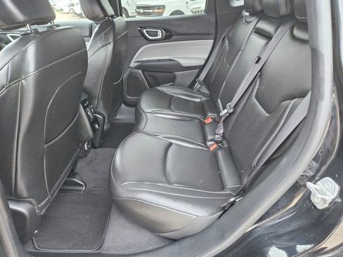 Used 2025 Jeep Compass Limited image 27