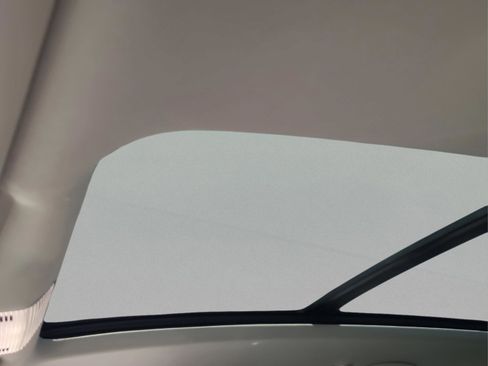 Used 2025 Volkswagen Atlas SE image 17