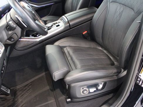 Used 2024 BMW X7 xDrive40i w/ M Sport Package image 9