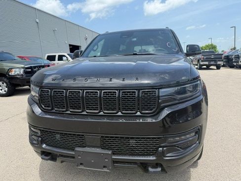 Used 2023 Jeep Wagoneer L Series II AWD/4WD image 19