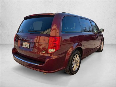 Used 2019 Dodge Grand Caravan SXT image 5