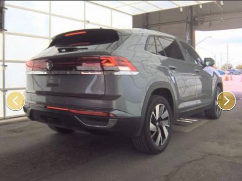 Certified 2025 Volkswagen Atlas Cross Sport SE image 2