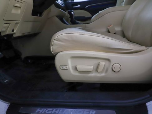 Used 2016 Toyota Highlander Limited image 22