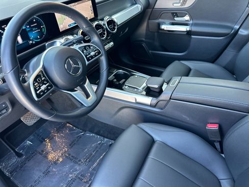 Used 2022 Mercedes-Benz GLB 250 4MATIC image 4