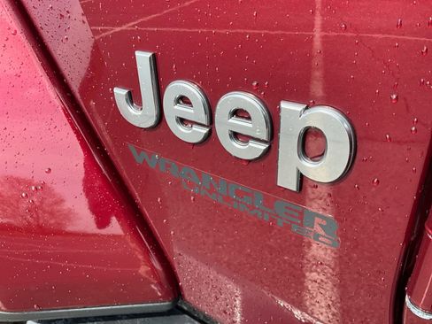 Used 2021 Jeep Wrangler Unlimited Sahara AWD/4WD image 24
