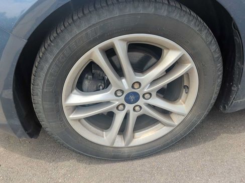 Used 2018 Ford Fusion SE w/ Fusion SE Technology Package FWD image 9